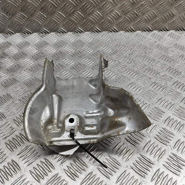 Heat shield in engine bay A2052408300
