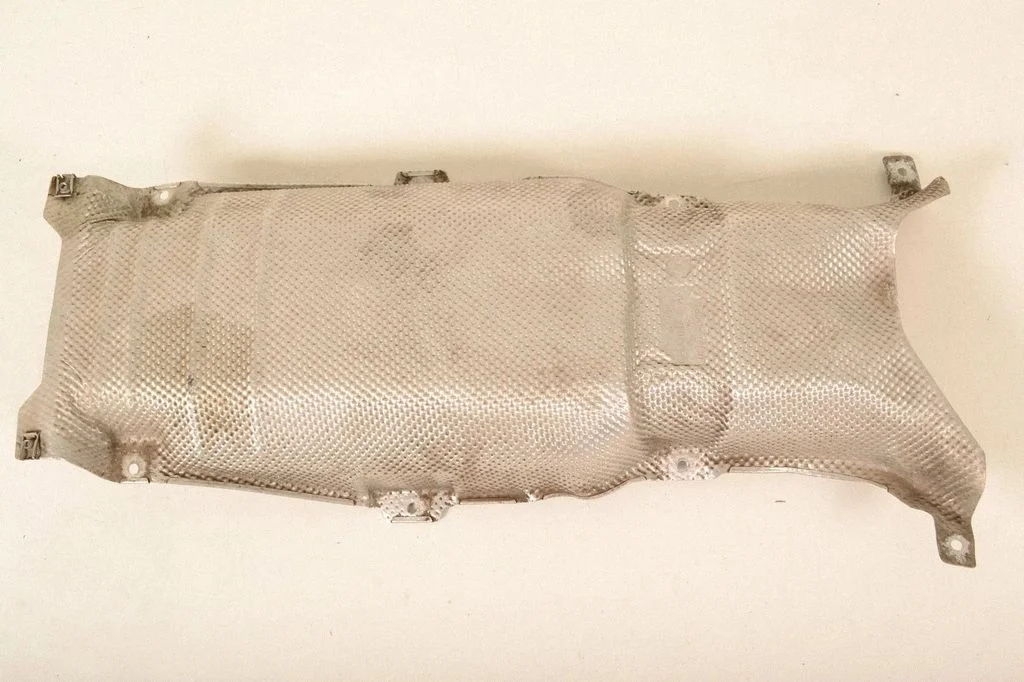 Heat shield in engine bay – Land Rover Discovery Sport (2014-)