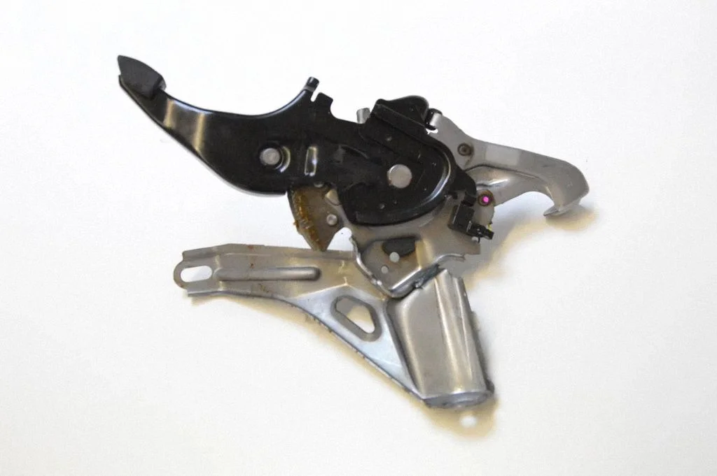 Hand brake release handle