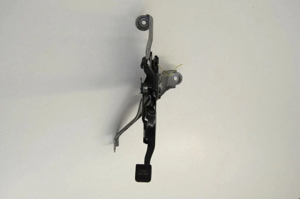 Hand brake release handle