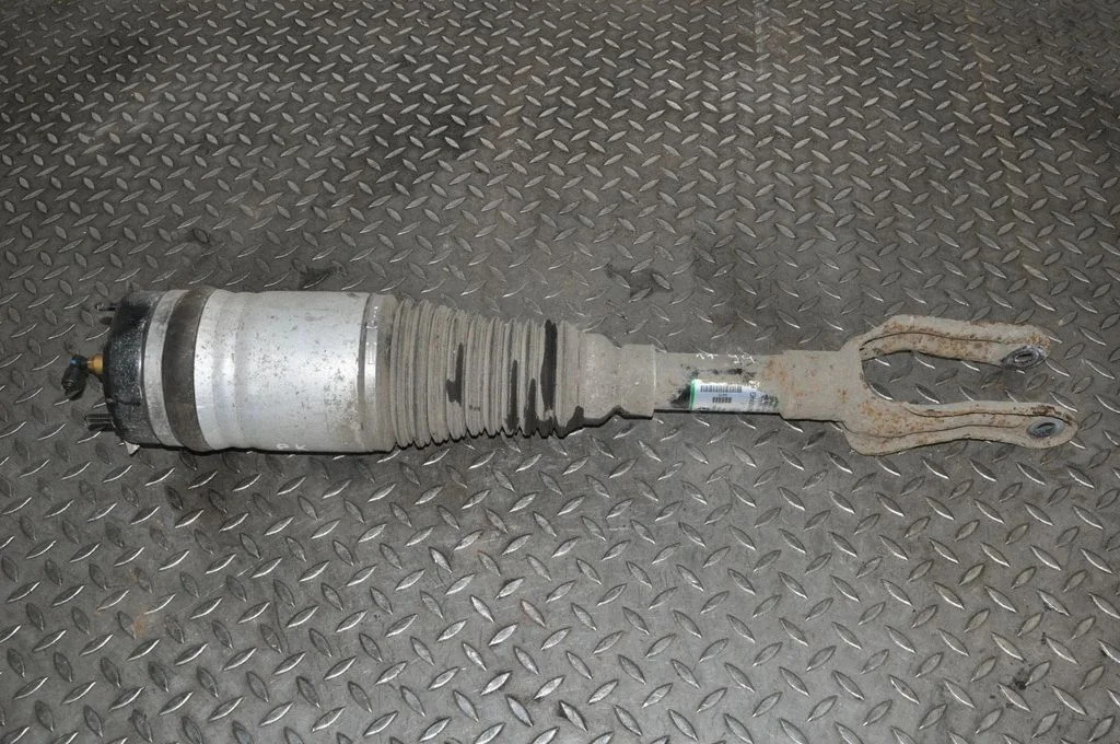 Air suspension front shock absorber 68080210AB