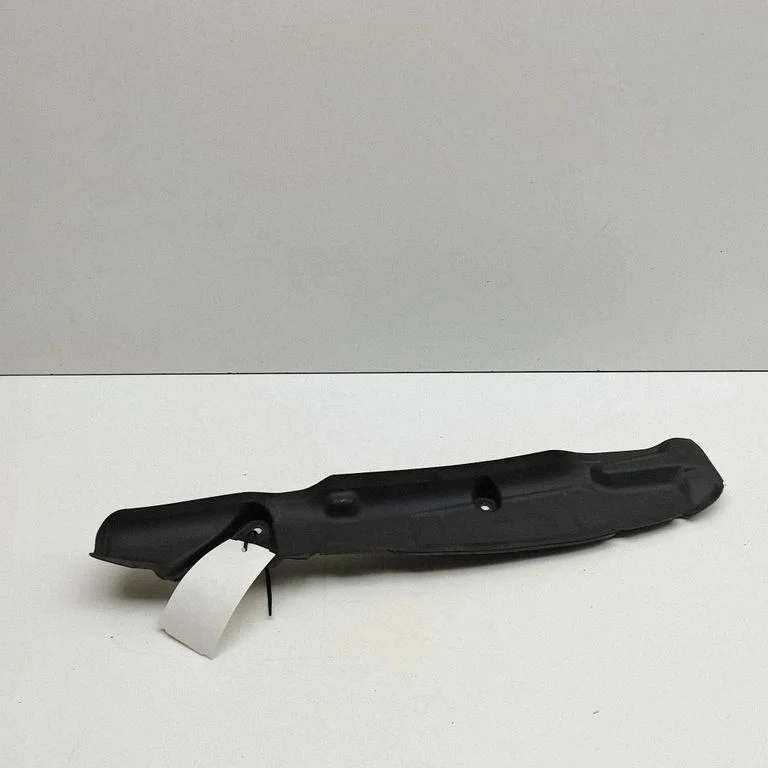 Fender end trim 8W0821112A