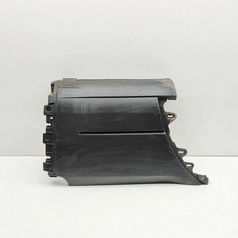 Moldings uz aizmugurējā spārna BK3117927CC