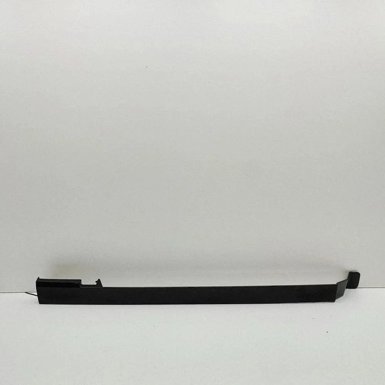 Rear fender molding trim 7T0843795J