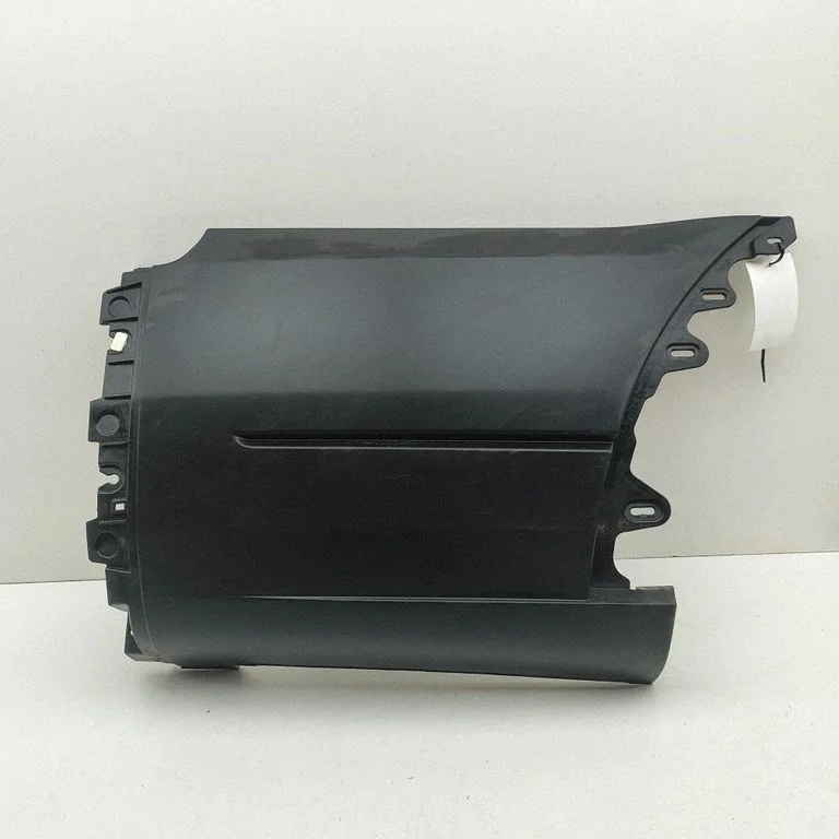 Moldings uz aizmugurējā spārna BK3117926