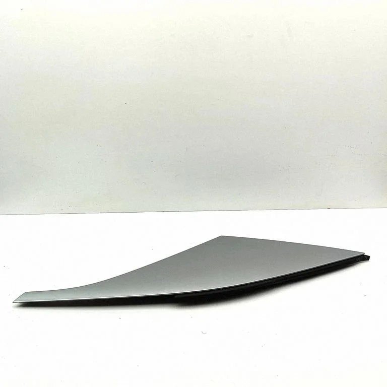 Moldings uz aizmugurējā spārna 11A853378B