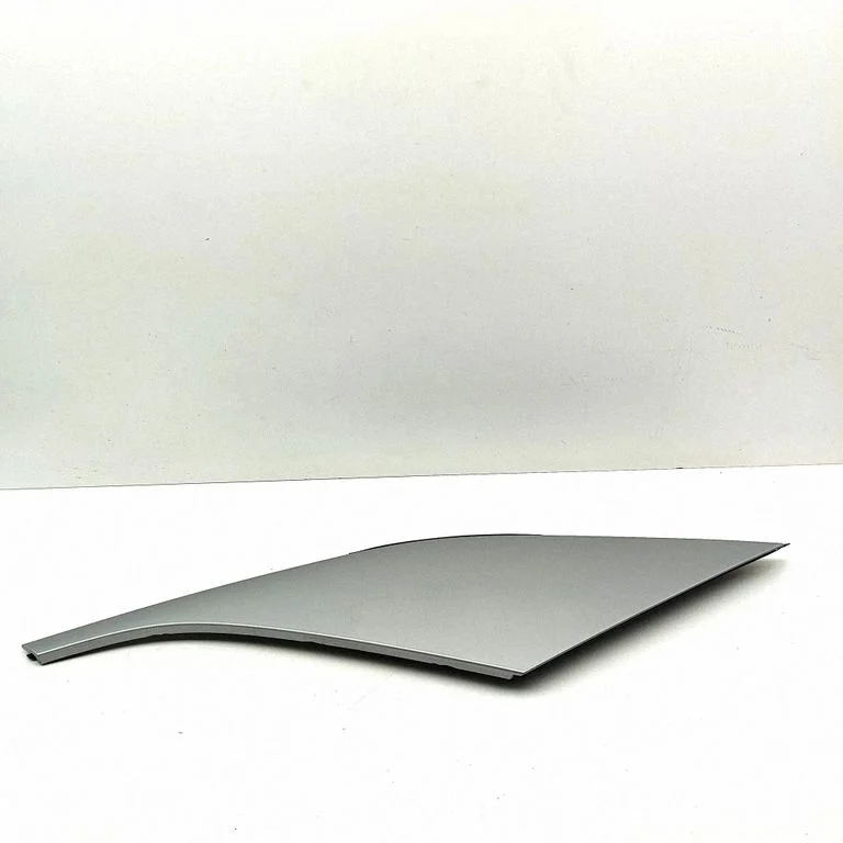 Moldings uz aizmugurējā spārna 11A853377B