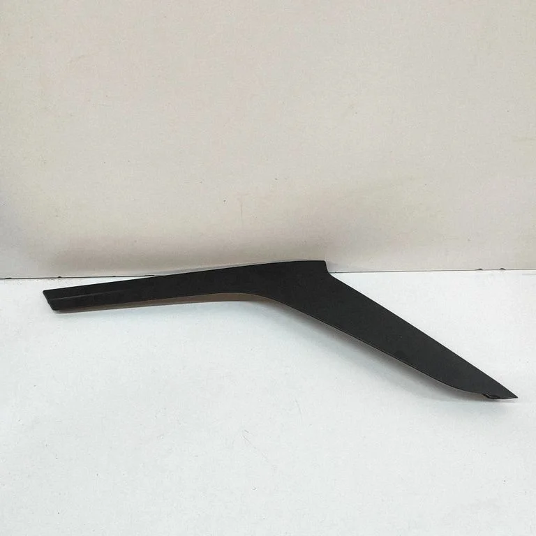 Moldings uz aizmugurējā spārna 735797423