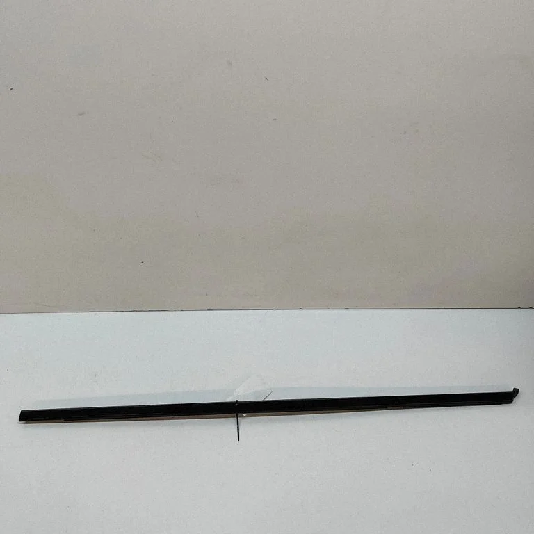 Front door glass trim molding 95B837475