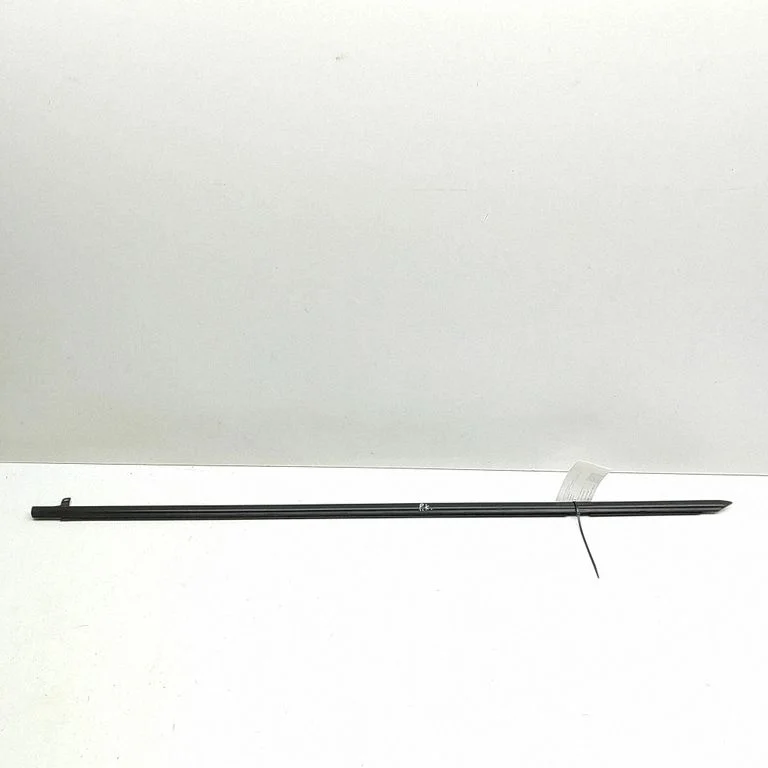 Front door glass trim molding SU00308689