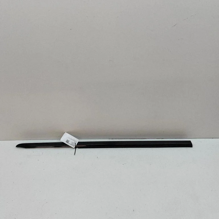 Front door glass trim molding A2386705900