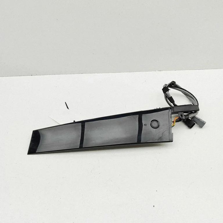 Listwa szyby drzwi przednich LJ8BR224B00BC