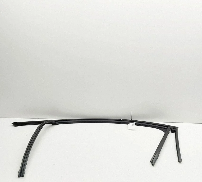 Listwa szyby drzwi przednich LJ8BR21511AH