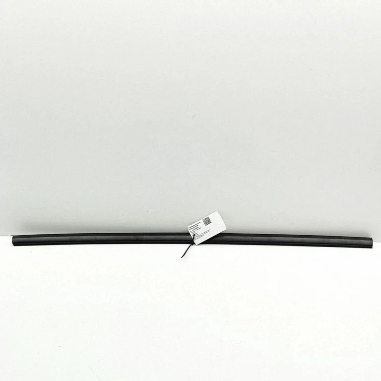 Listwa szyby drzwi tylnych 108074540L