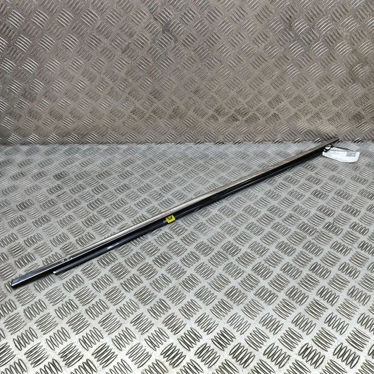 Aizmugurējo durvju stikla apdare 72835TLAA01