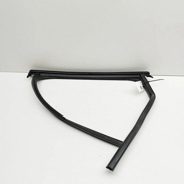 Rear door glass trim molding 85H839431A