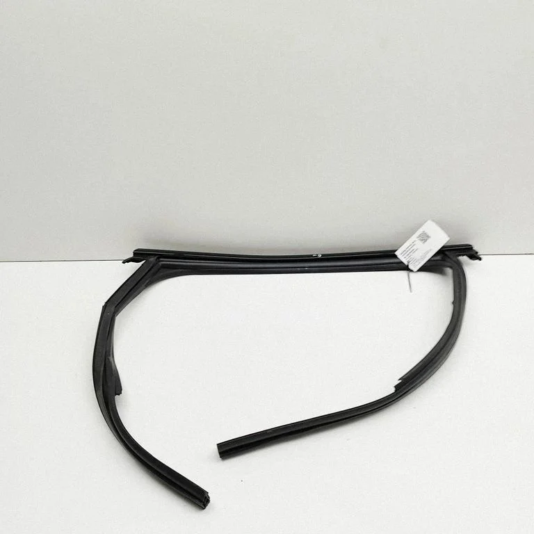 Rear door glass trim molding 85H839432A
