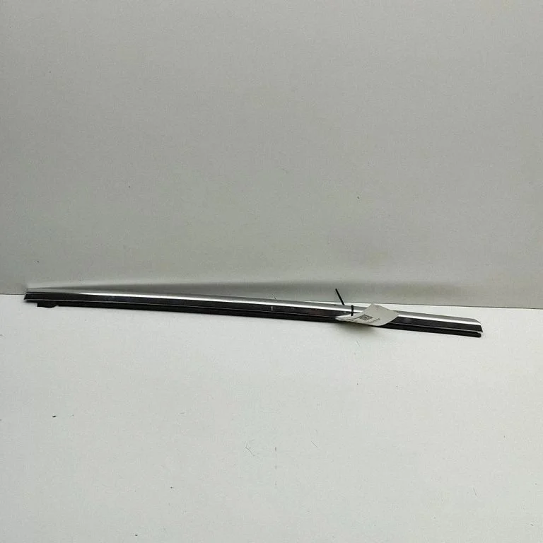 Tagaukse klaasi liist A2076701300