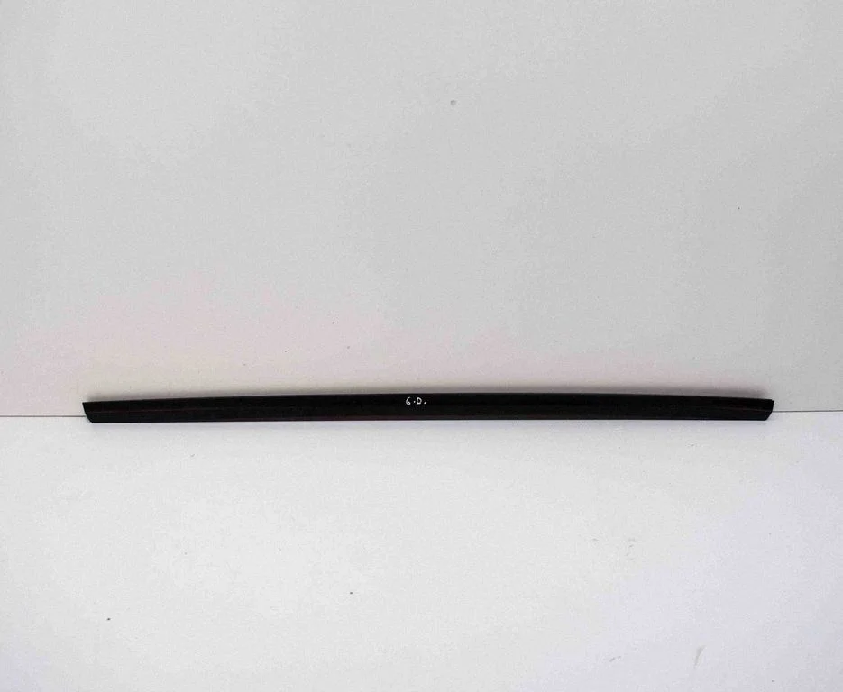 Listwa szyby drzwi tylnych 108074801J