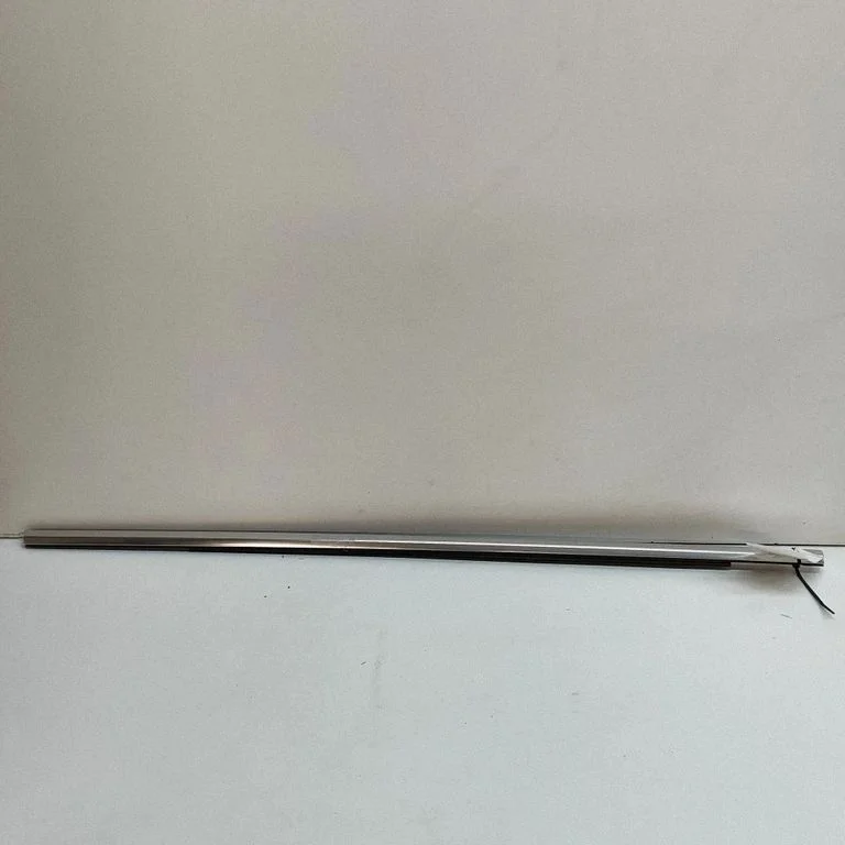 Aizmugurējo durvju stikla apdare 89A839475