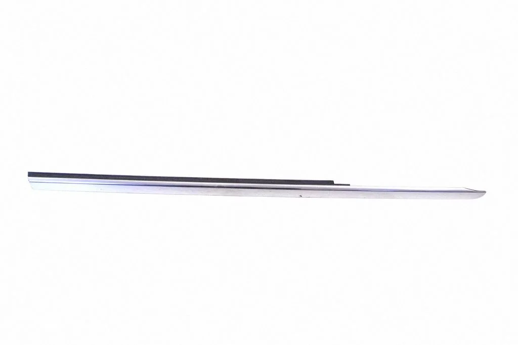 Front door glass trim molding A2386705900