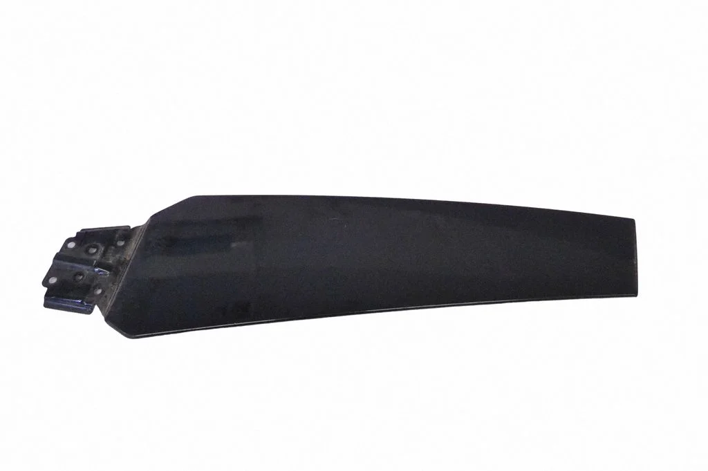 Priekšējo durvju stikla apdare 8T8853290