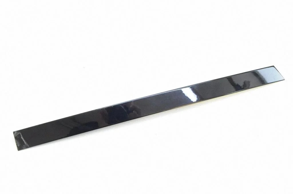Aizmugurējo durvju stikla apdare – BMW X5 F15 (2013-2017)
