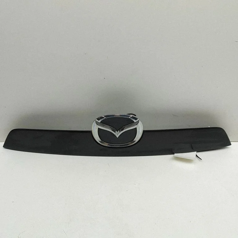 Trunk door license plate light bar KD4650810A