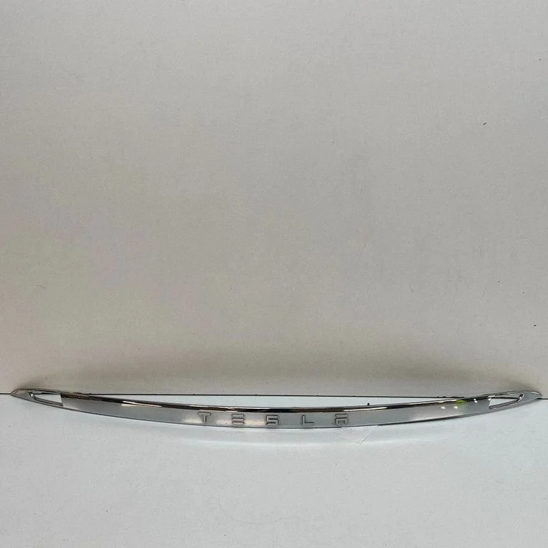 Trunk door license plate light bar 102577600A