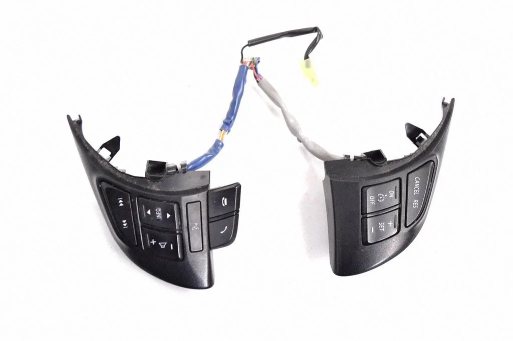 Steering wheel buttons/switches