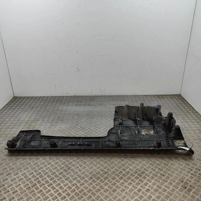 Sānu dibena aizsargs 7LA825101C