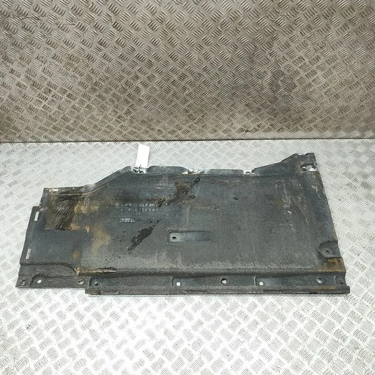 Sānu dibena aizsargs 8W6825208B