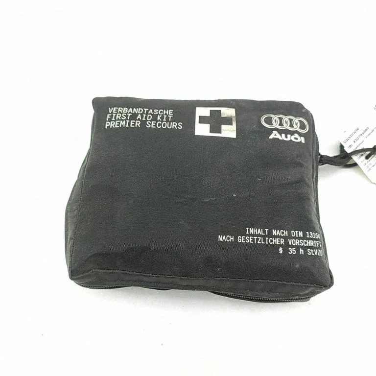 Pirmās palīdzības aptieciņa 8W0860282B