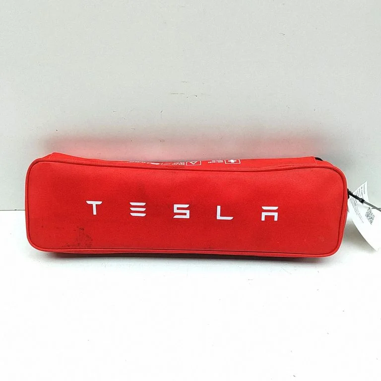 Pirmās palīdzības aptieciņa – Tesla Model Y (2020-)