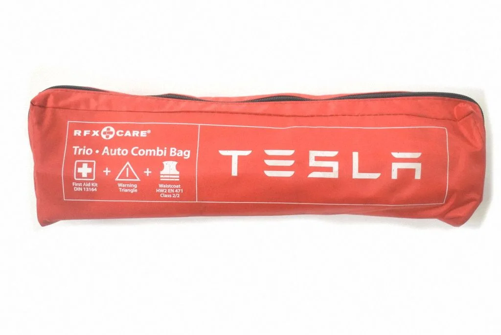 Apteczka – Tesla Model S (2012-)