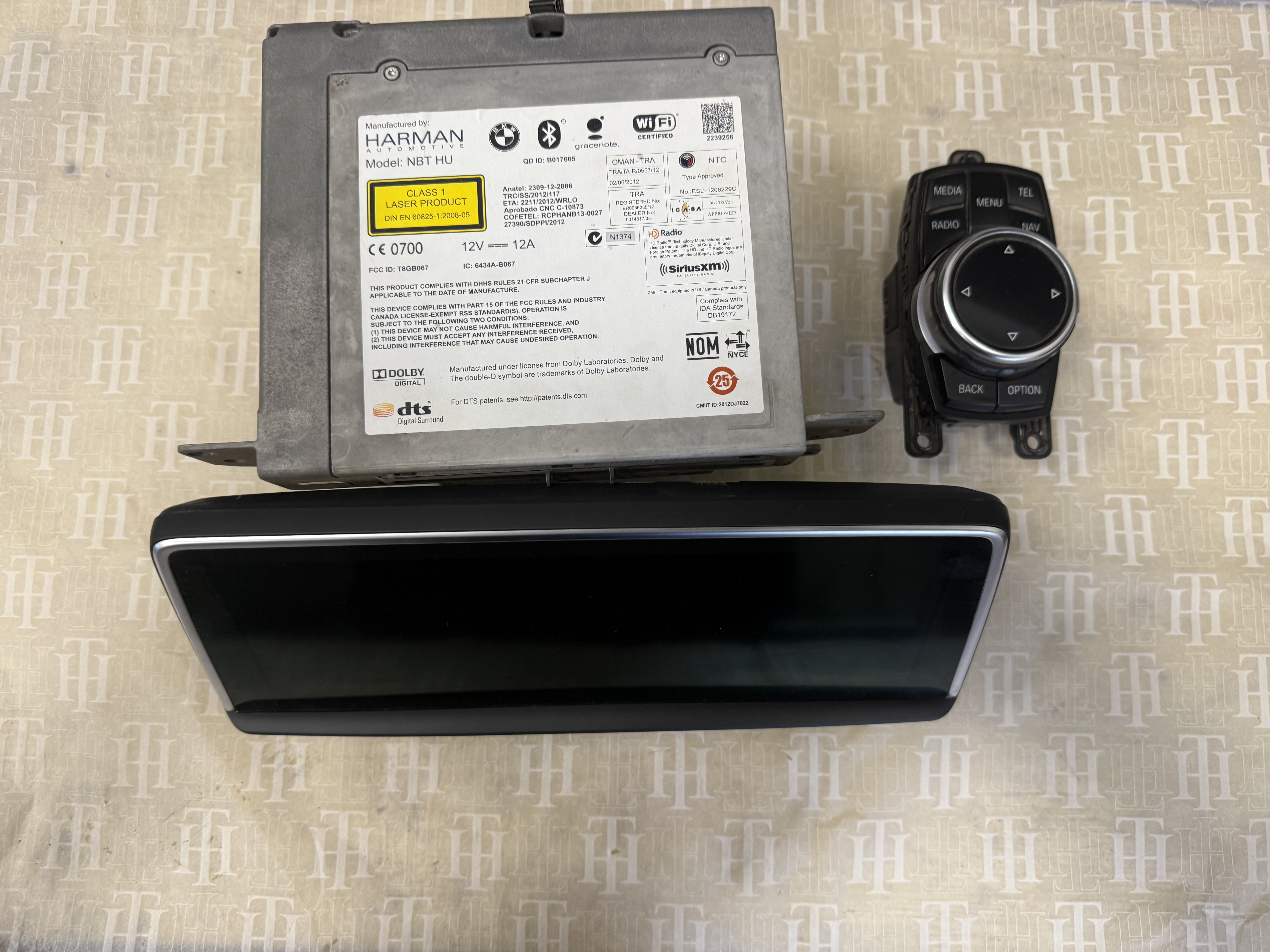 Head unit multimedia control