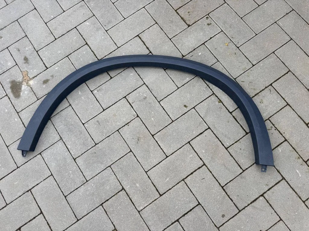 Rear arch trim 8099935