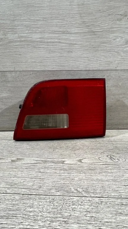 Lampa tylna w klapie – BMW X5 E53 (1999-2006)