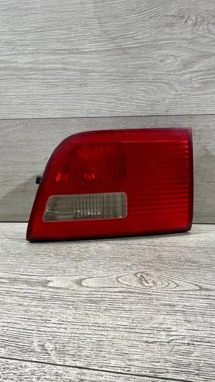 Lampa tylna w klapie – BMW X5 E53 (1999-2006)