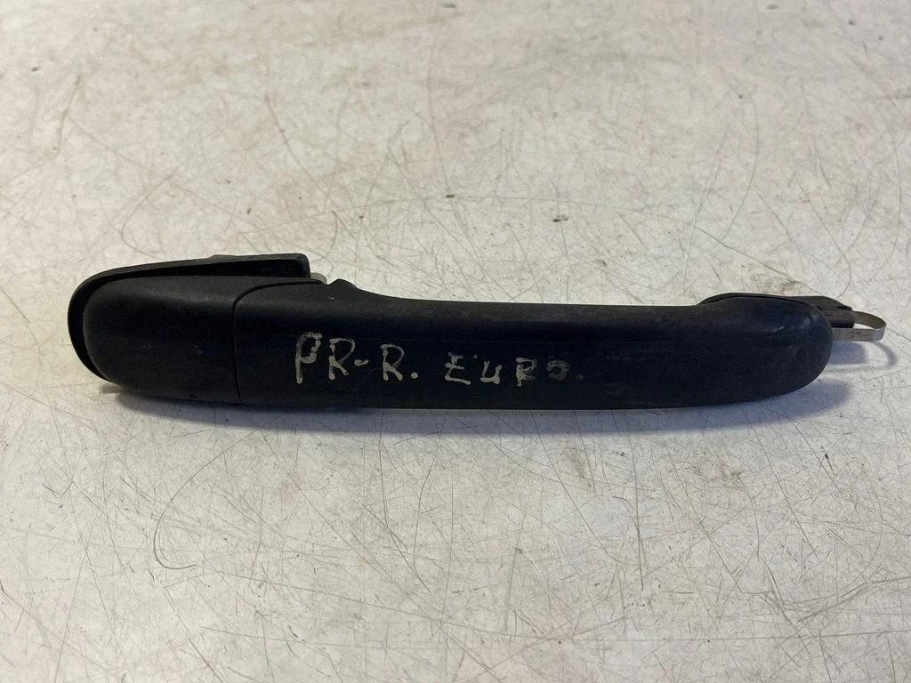 Esiukse välimine käepide – parem