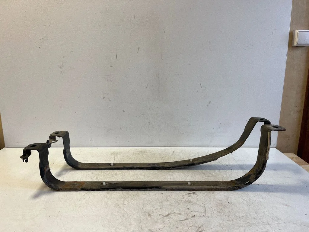 Kütusepaagi kinnitusklamber (-klambrid) – Volvo XC60 (2014-2016)