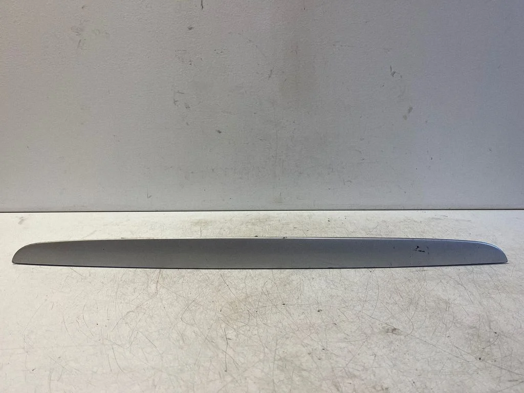 Trunk door license plate light bar 7M5827574