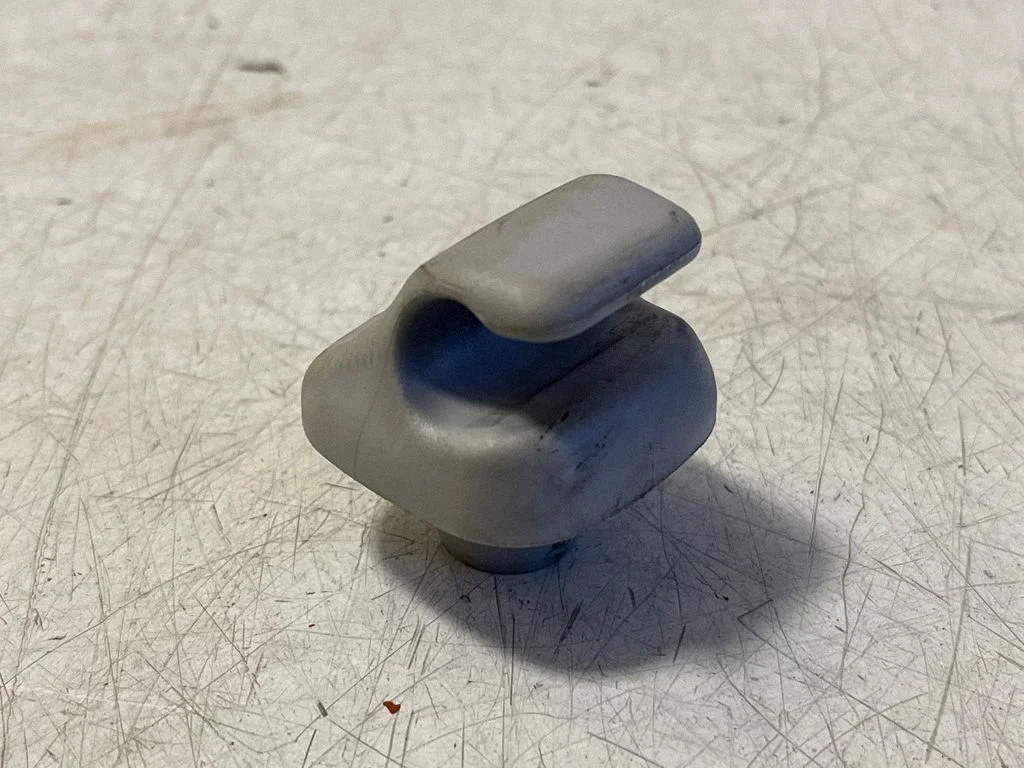 Päikesesirmi kinnitusklamber