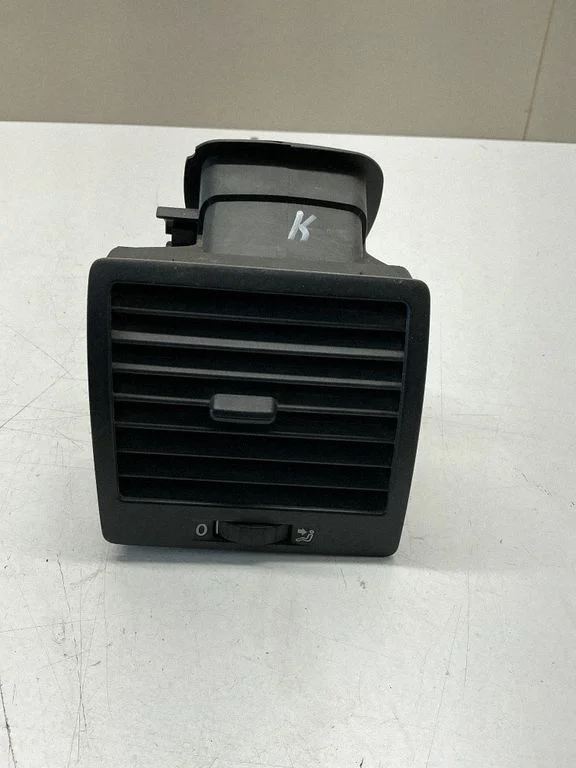 Dashboard side air vent grill/cover trim – Volkswagen Multivan T5 (2003-2015)