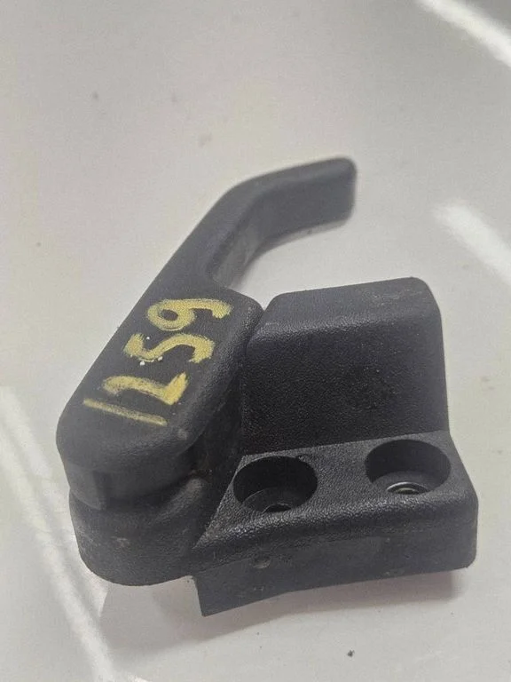 Engine bonnet (hood) release handle – Volkswagen Transporter - Caravelle T4 (1991-2003)
