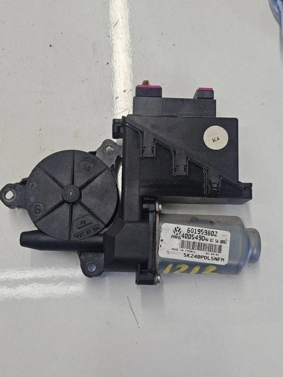 Front door window regulator motor – Skoda Fabia Mk1 (6Y) (1999-2007)
