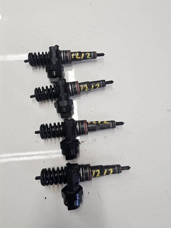 Sprausla (-as) (inžektors (-i)) 038130073J