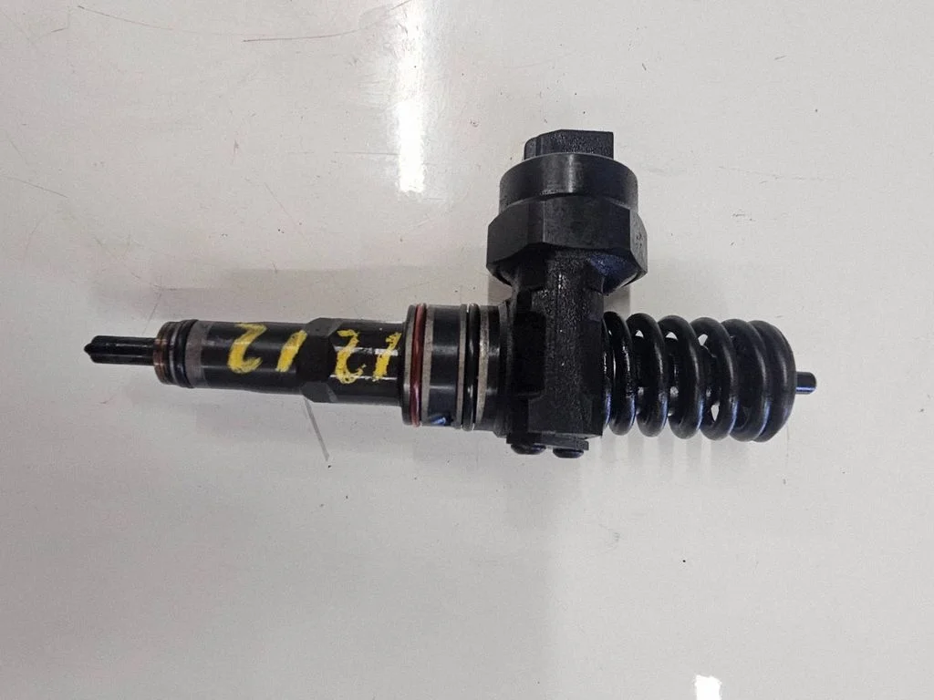 Sprausla (-as) (inžektors (-i)) 038130073J