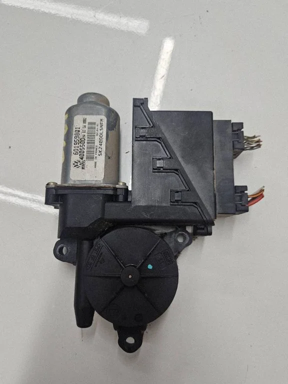 Front door window regulator motor – Skoda Fabia Mk1 (6Y) (1999-2007)
