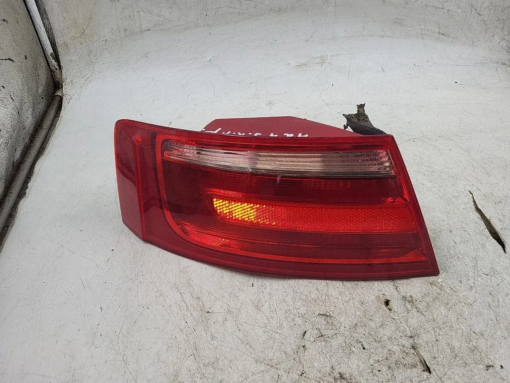 Tailgate rear/tail lights AU484